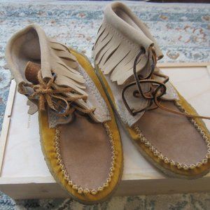 womens size 7 Laurentian Chief moccasins